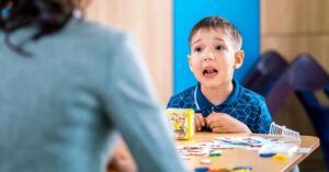 درمان خانگی لکنت زبان با تمرین های ساده